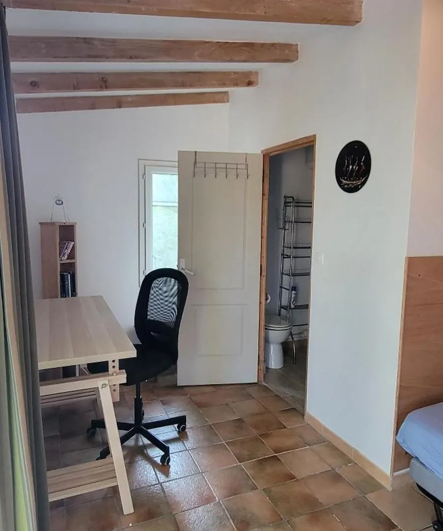 Une Cabine Commode Apartment Marignane France